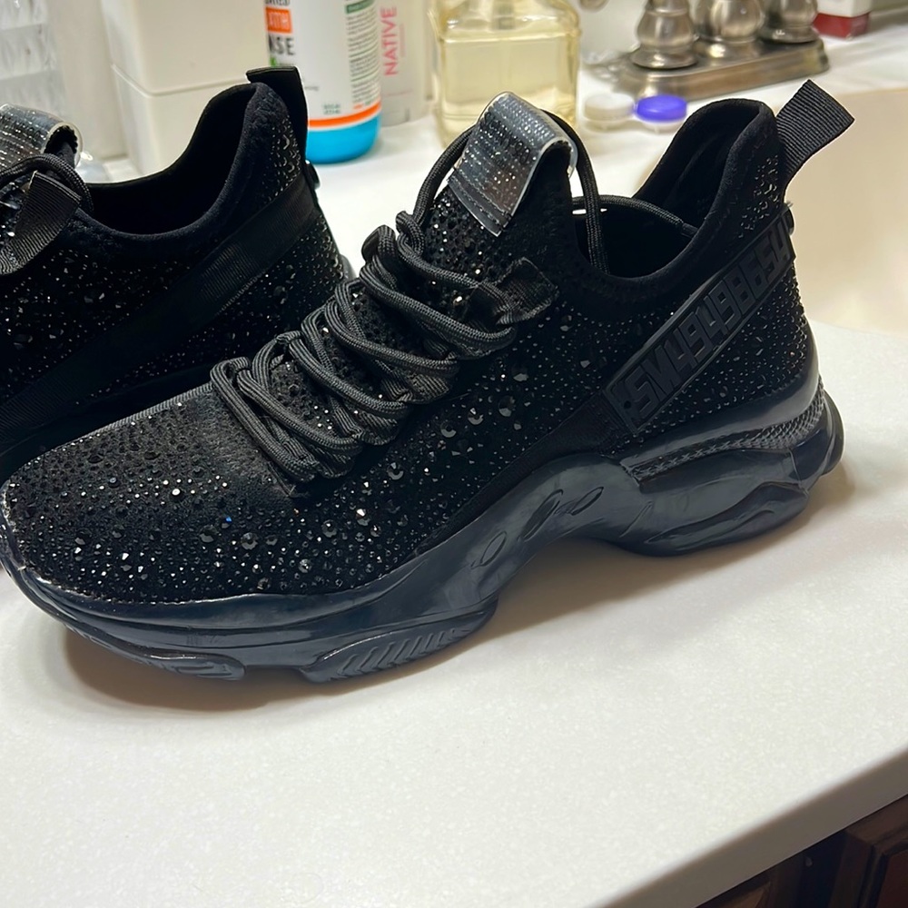 Steve Madden Maxima-r sneaker NWT